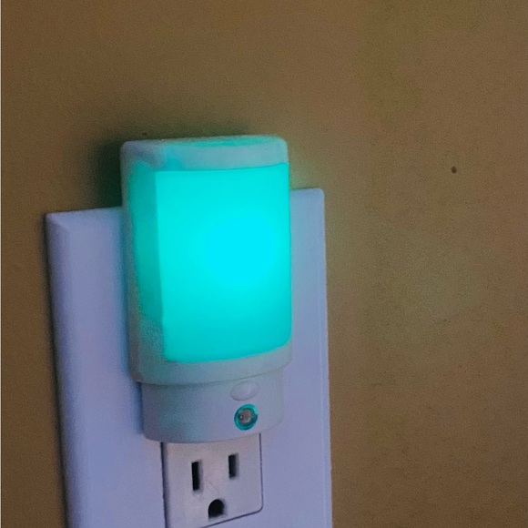 Color Changing LED Night Light Plug-In - Picture 2 of 6